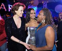 Zoe Saldana ''Avatar'' Premiere in Los Angeles December 16, 2009   