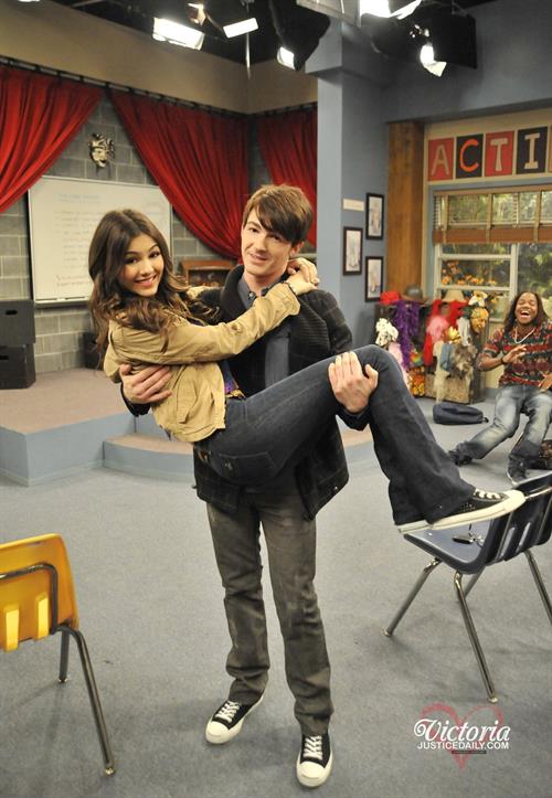 Victoria Justice Victorious Season 3-Episode 8 'April Fools' Blank' stills 