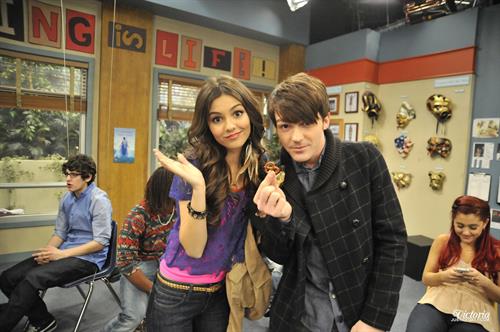 Victoria Justice Victorious Season 3-Episode 8 'April Fools' Blank' stills 
