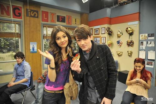 Victoria Justice Victorious Season 3-Episode 8 'April Fools' Blank' stills 