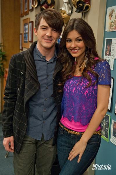 Victoria Justice Victorious Season 3-Episode 8 'April Fools' Blank' stills 