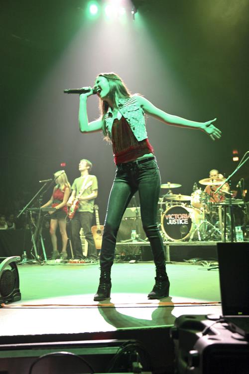 Victoria Justice video 2012 South Shore Music Circus 8/15/12 