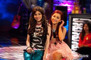 Victoria Justice fst Victorious - Three Girls and a Moose stills 