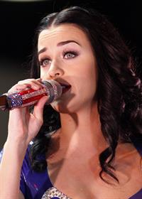 Katy Perry performs at a campaign rally for President Obama in Milwaukee 11/3/12