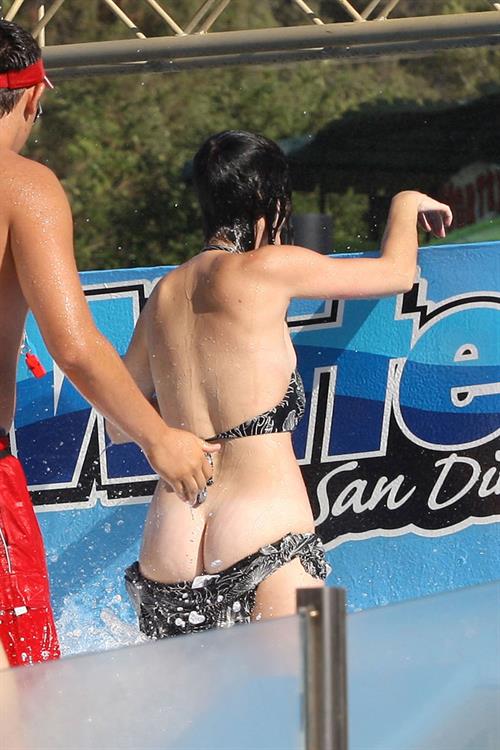 Katy Perry talks with a group of her friends after spending the afternoon at Raging Waters in San Dimas, California on August 12, 2012