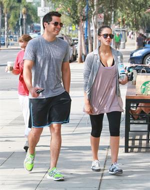 Jessica Alba going for smoothies September 14, 2011