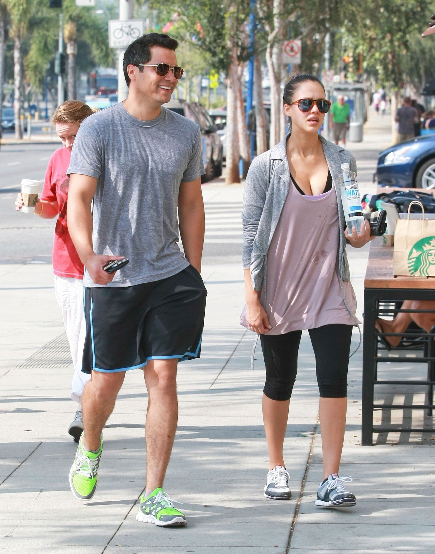 Jessica Alba going for smoothies September 14, 2011