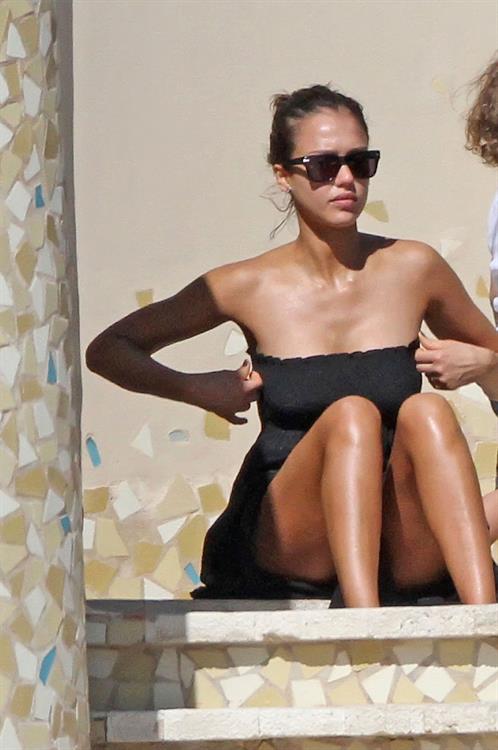 Jessica Alba holiday in Cabo San Lucas December 31, 2010