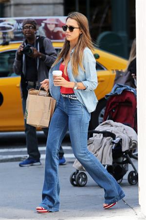 Jessica Alba – candids at Central Park Zoo, NY 9/9/13  