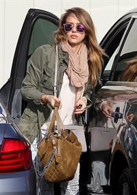 Jessica Alba - Spotted in Santa Monica (04.02.2013)