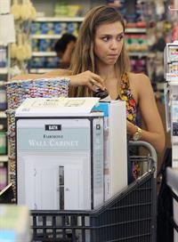 Jessica Alba - Running errands in Los Angeles 