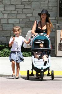 Jessica Alba Shopping with daughters - Aug 24 