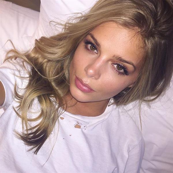 Danielle Knudson taking a selfie