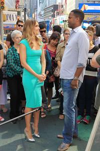 Jessica Alba -  On the set of Extra in New York September 12, 2012 