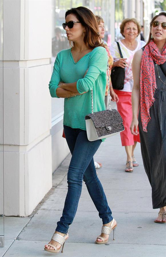 Eva Longoria Goes shoe shopping in Beverly Hills (May 23, 2013) 