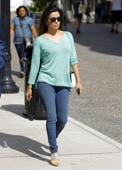 Eva Longoria Goes shoe shopping in Beverly Hills (May 23, 2013) 