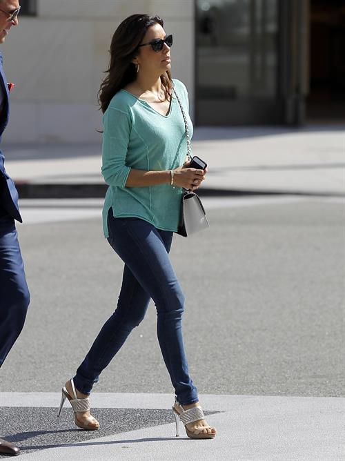 Eva Longoria Goes shoe shopping in Beverly Hills (May 23, 2013) 