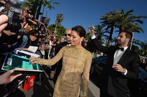 Eva Longoria in a Versace dress at the premiere of Le Passe in Cannes (17.05.2013) 