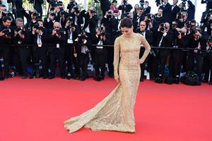 Eva Longoria in a Versace dress at the premiere of Le Passe in Cannes (17.05.2013) 