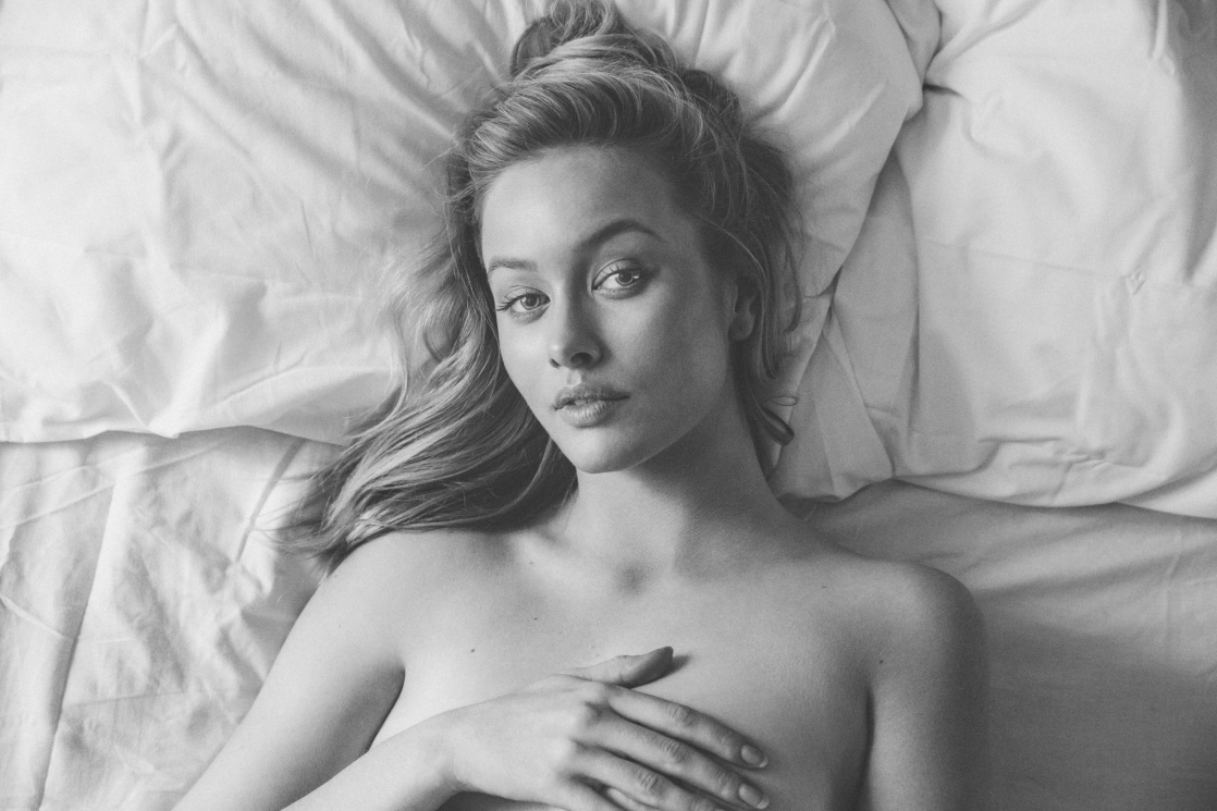 Simone Holtznagel Nude Pictures. 