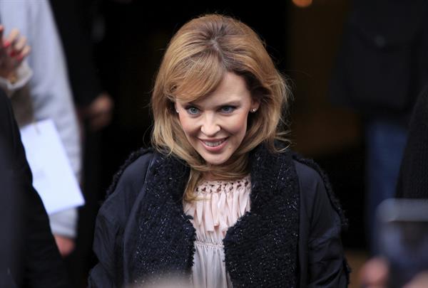 Kylie Minogue Leaving the Four Seasons hotel in Paris - October 29, 2012