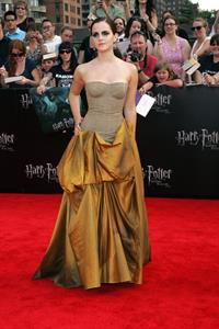 Emma Watson - Harry Potter and the Deathly Hallows Premiere in New York City, July 11, 2011
