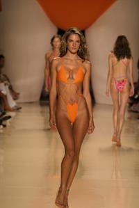 Alessandra Ambrosio orange bikini pics 