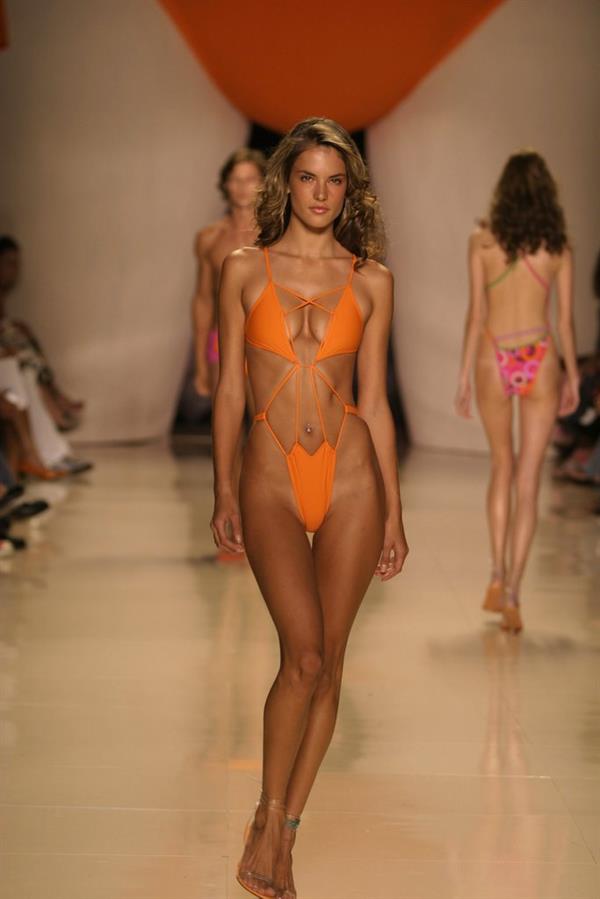Alessandra Ambrosio orange bikini pics 
