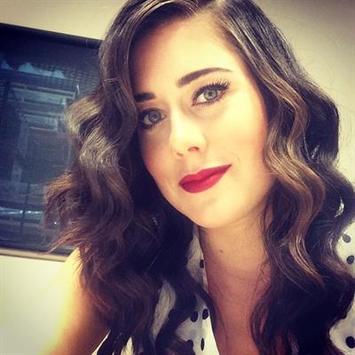 Manon Mathews taking a selfie