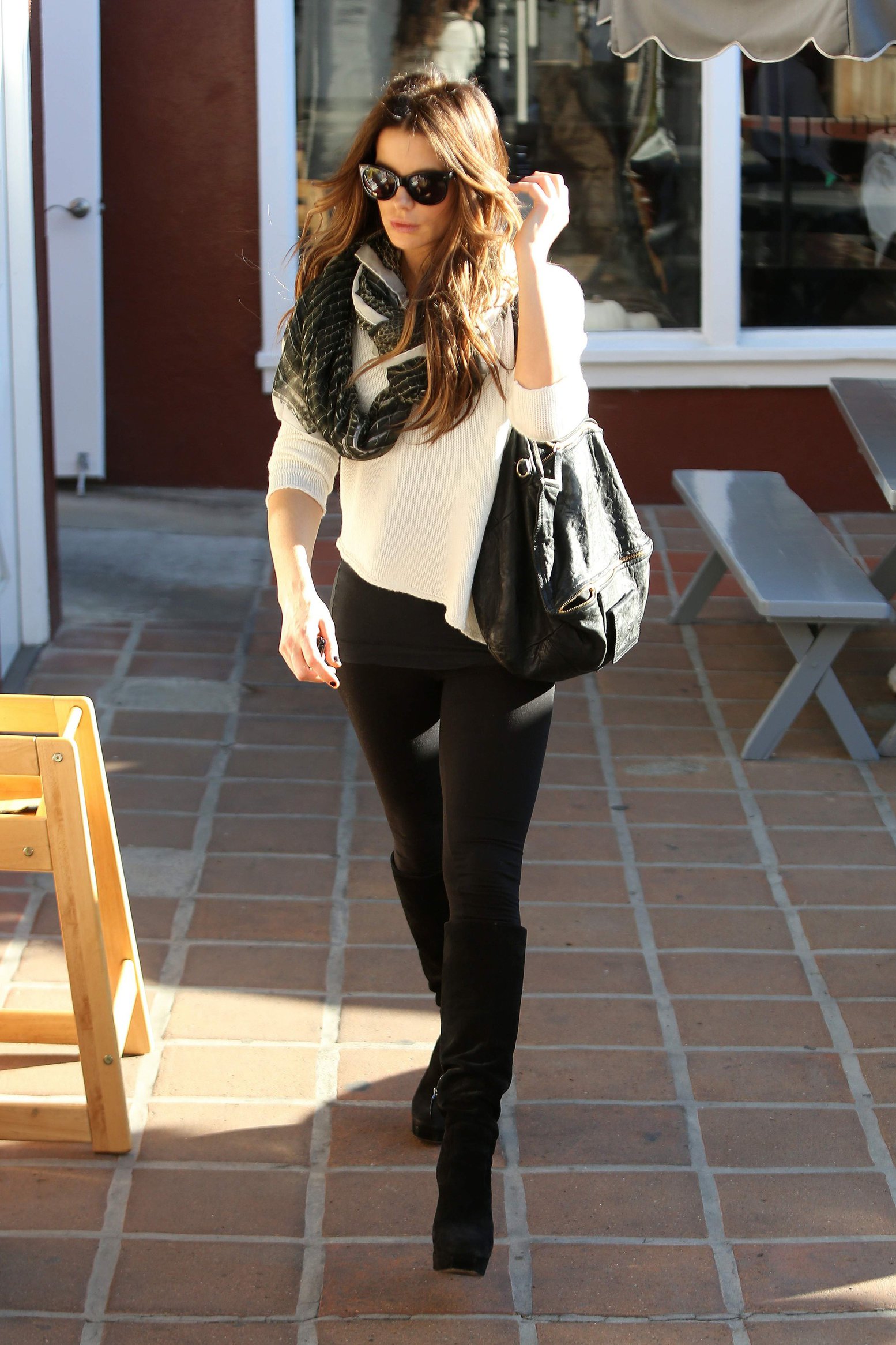 Kate Beckinsale at Brentwood Country Market October 31-2013 