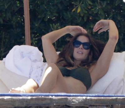 Kate Beckinsale in bikini as she fits in some sunbathing on family holiday in Mexico March 28-2013 