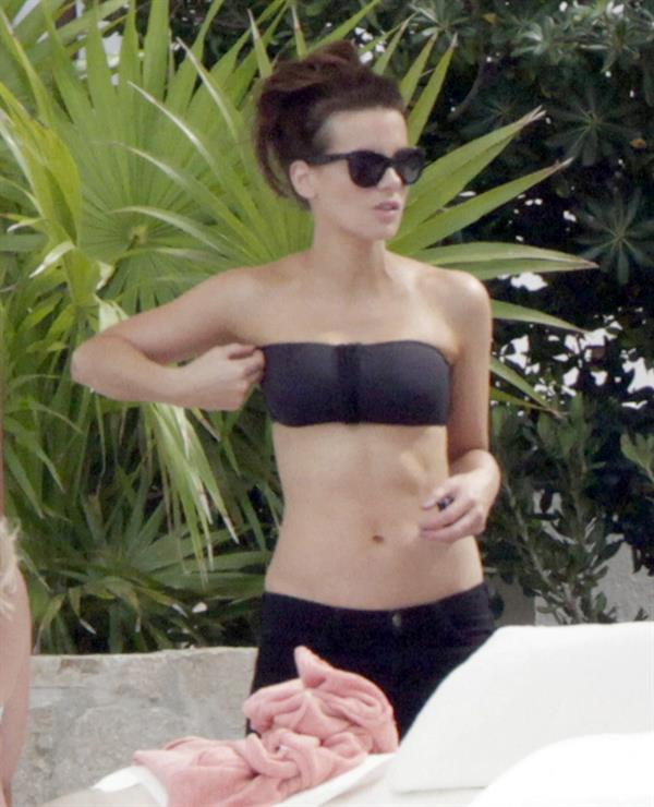 Kate Beckinsale in bikini as she fits in some sunbathing on family holiday in Mexico March 28-2013 