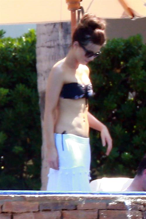 Kate Beckinsale wearing a bikini on vacation in Mexico August 21, 2013
