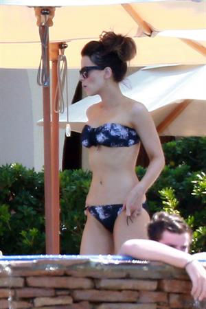 Kate Beckinsale wearing a bikini on vacation in Mexico August 21, 2013