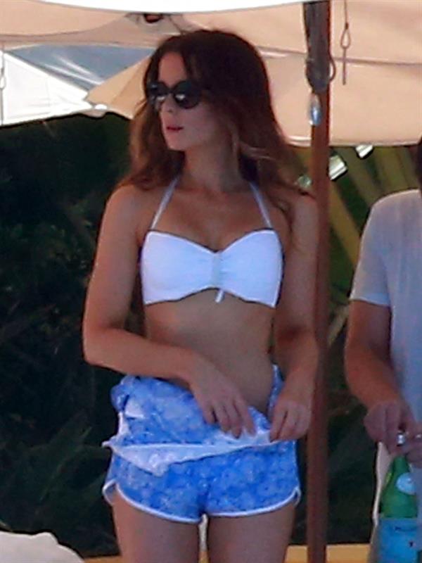 Kate Beckinsale wearing a bikini on vacation in Mexico August 22, 2013 