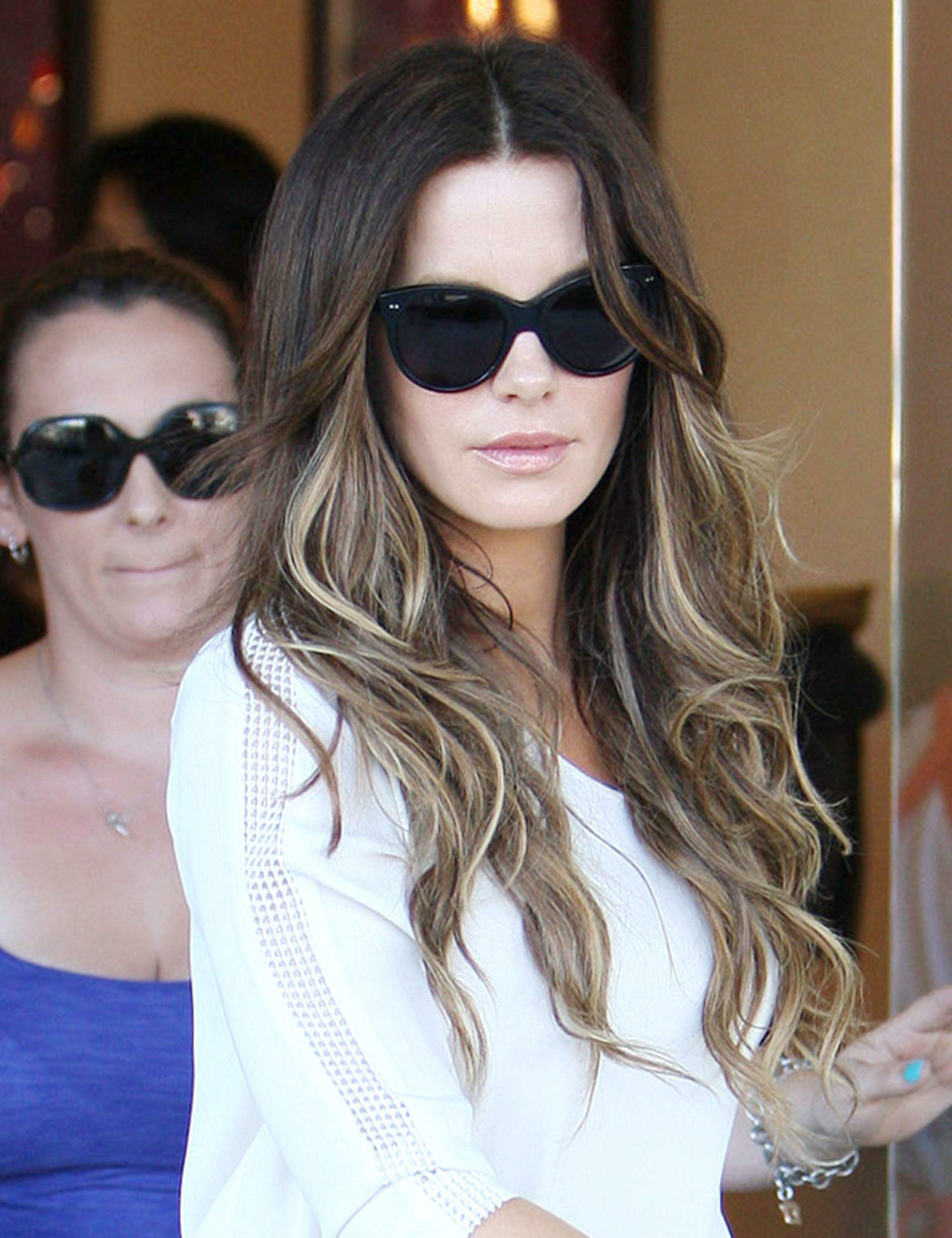 Kate Beckinsale Gets Her Nails Done in Brentwood - September 6, 2013