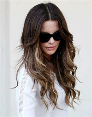 Kate Beckinsale Gets Her Nails Done in Brentwood - September 6, 2013