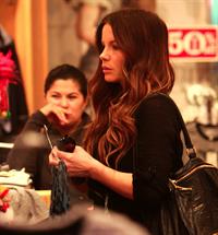 Kate Beckinsale shopping at Piccolo Paradiso store December 14, 2012 
