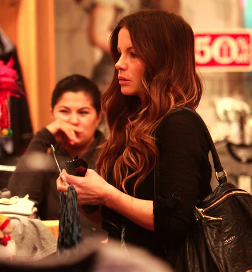 Kate Beckinsale shopping at Piccolo Paradiso store December 14, 2012 