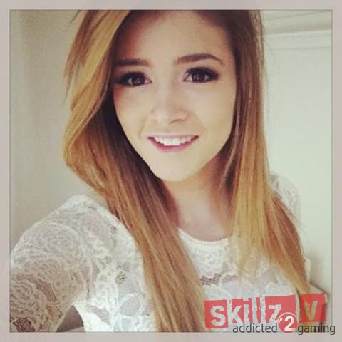 Chrissy Costanza taking a selfie