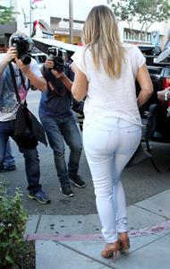 Kim Kardashian Out and about in Beverly Hills (November 14, 2013) 