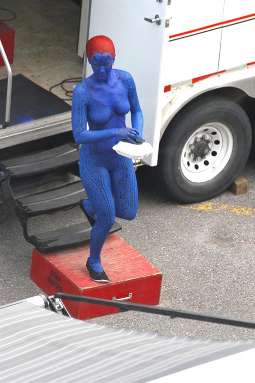 Jennifer Lawrence s On the Set of X-Men: Days of Future Past - Montreal, Canada (May 31, 2013) 
