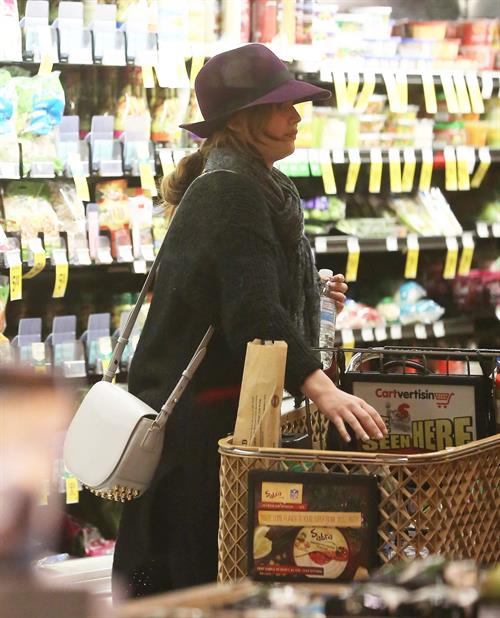 Jennifer Lawrence - Shops in Santa Monica (29.01.2013)