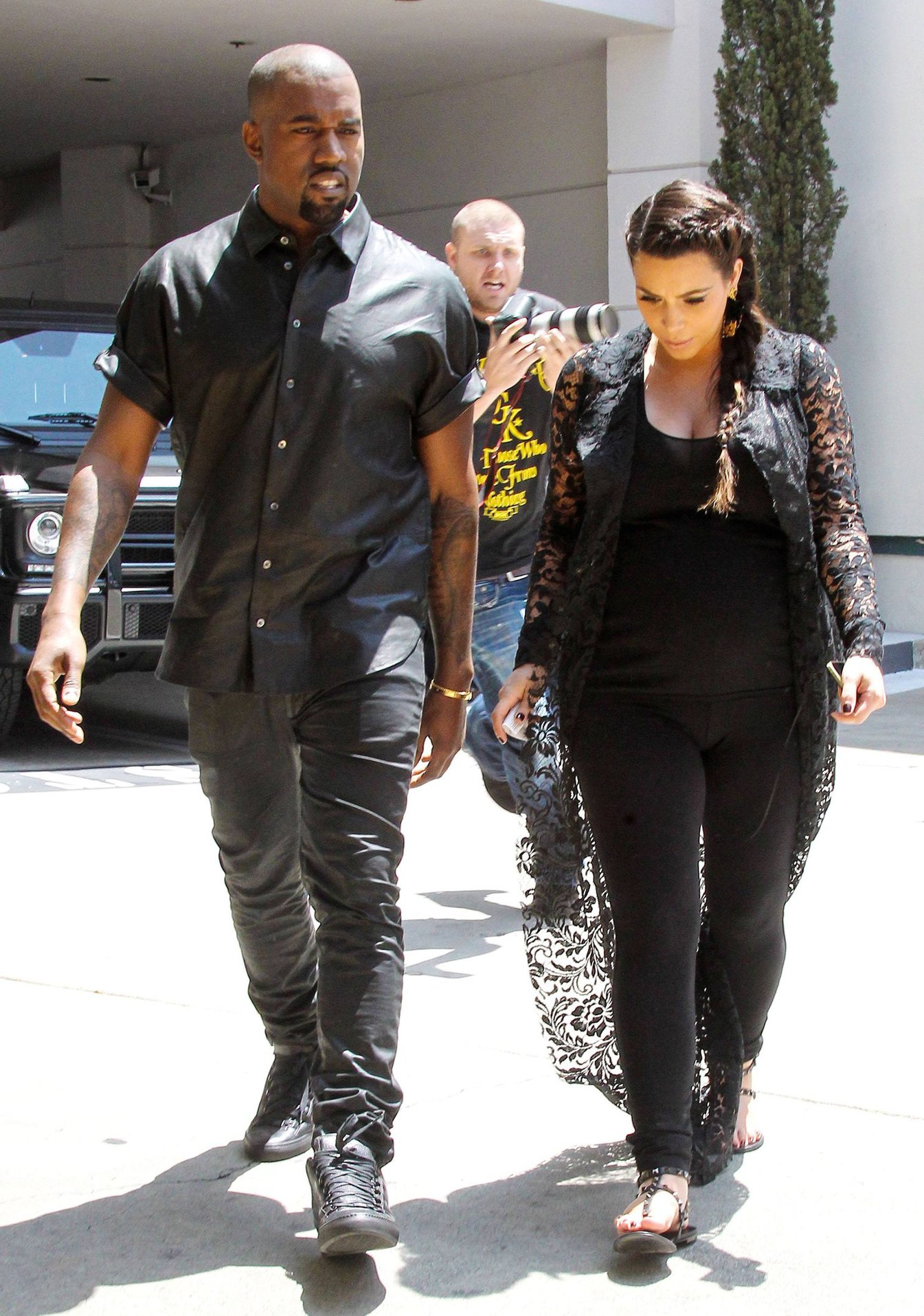 Kim Kardashian Goes house hunting with Kanye West in Bel Air (May 10, 2013) 