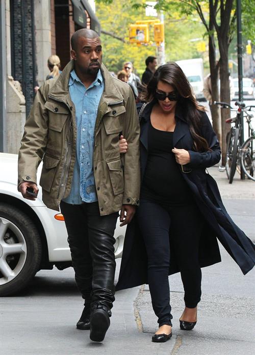 Kim Kardashian Takes an early morning stroll with Kanye West in SoHo (May 6, 2013) 