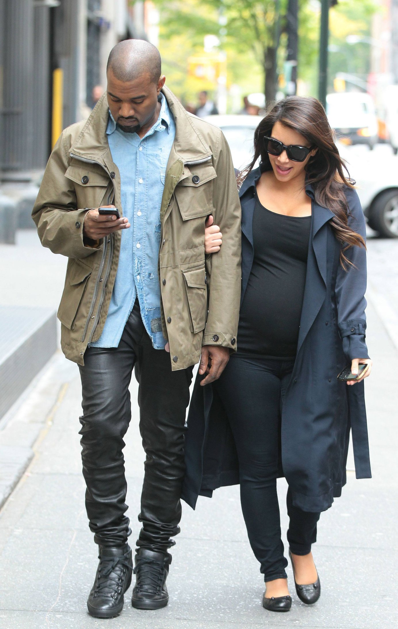 Kim Kardashian Takes an early morning stroll with Kanye West in SoHo (May 6, 2013) 