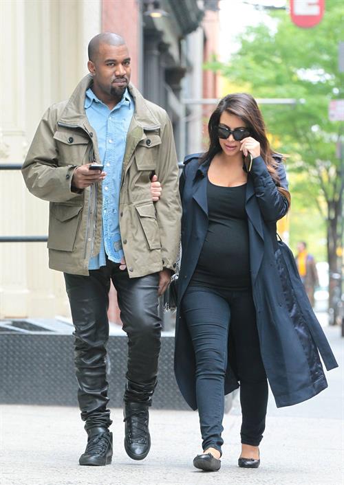 Kim Kardashian Takes an early morning stroll with Kanye West in SoHo (May 6, 2013) 
