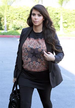 Kim Kardashian - Out in Los Angeles (29.03.2013) 