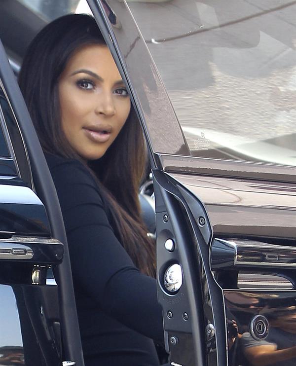 Kim Kardashian - Spotted inside a Rolls Royce in Los Angeles (31.05.2013) 