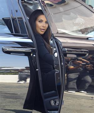 Kim Kardashian - Spotted inside a Rolls Royce in Los Angeles (31.05.2013) 